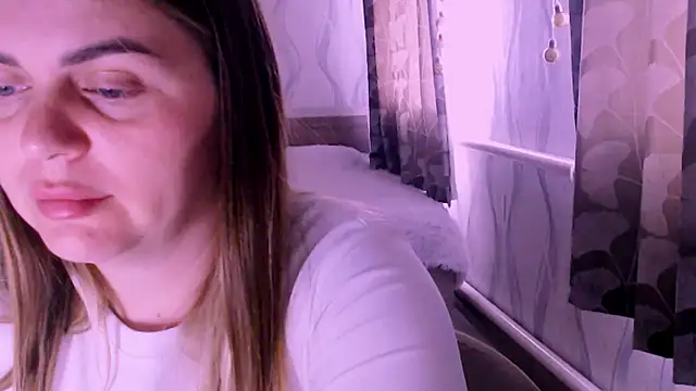 Snapshot of MagicKatarina_ chatting on April 2, 7:06 am MagicKatarina online show from April 2, 7:06 am