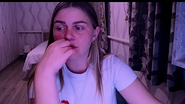 Snapshot of MagicKatarina_ chatting on April 3, 6:39 pm MagicKatarina online show from April 3, 6:39 pm