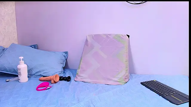 melany roberts  online show from February 10, 3:10 am