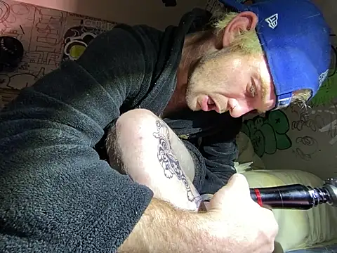 Snapshot of gothboiplzty chatting on June 15, 4:47 am gothboiplzty online show from June 15, 4:47 am