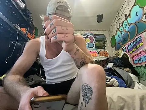 Snapshot of gothboiplzty chatting on August 5, 4:21 pm gothboiplzty online show from August 5, 4:21 pm