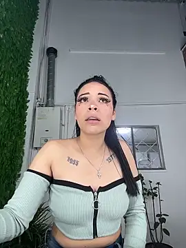 cristal  violetaa online show from February 11, 3:22 am