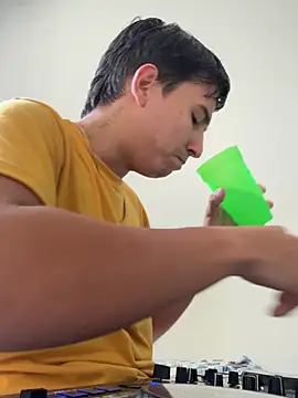 Nicolas Lizcano online show from February 5, 7:51 pm