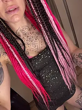 Snapshot of susannee chatting on March 9, 10:03 pm susannee online show from March 9, 10:03 pm