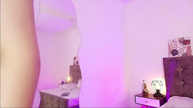 Annie bonnie  online show from April 1, 1:41 pm