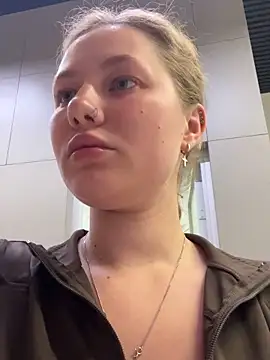 Snapshot of AsynaYuuki chatting on February 22, 6:50 pm AsynaYuuki online show from February 22, 6:50 pm