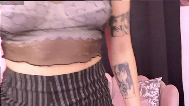 dakotacollins  online show from March 9, 1:20 am