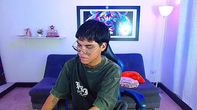 Snapshot of Maecum18 chatting on May 12, 9:12 pm Maecum18 online show from May 12, 9:12 pm