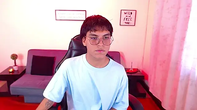 Snapshot of Maecum18 chatting on May 13, 9:22 pm Maecum18 online show from May 13, 9:22 pm
