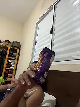 Snapshot of Renataalves chatting on March 28, 4:34 am Renataalves online show from March 28, 4:34 am