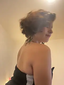 eva luz online show from May 7, 7:19 pm