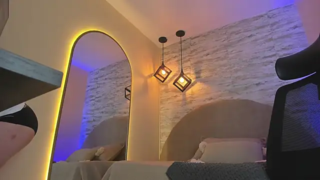 itswolfine online show from February 3, 7:30 pm