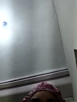 Snapshot of santosss__19 chatting on February 13, 12:39 am santosss 19 online show from February 13, 12:39 am