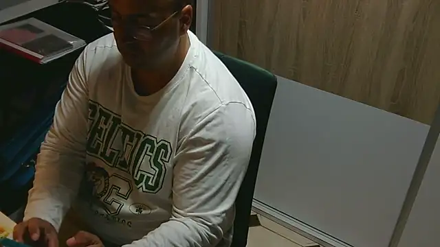 Snapshot of VanillaTime78-Jorge chatting on May 2, 9:20 pm VanillaTime78-Jorge online show from May 2, 9:20 pm