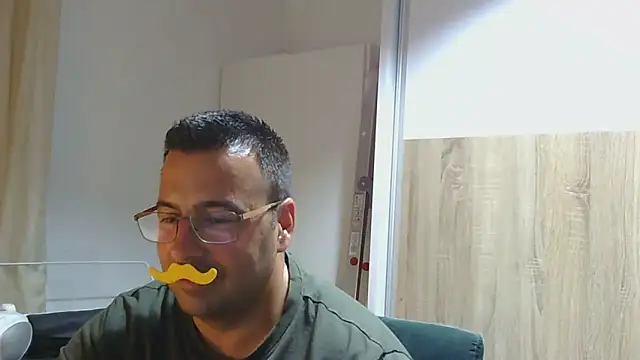Snapshot of VanillaTime78-Jorge chatting on May 14, 9:32 pm VanillaTime78-Jorge online show from May 14, 9:32 pm