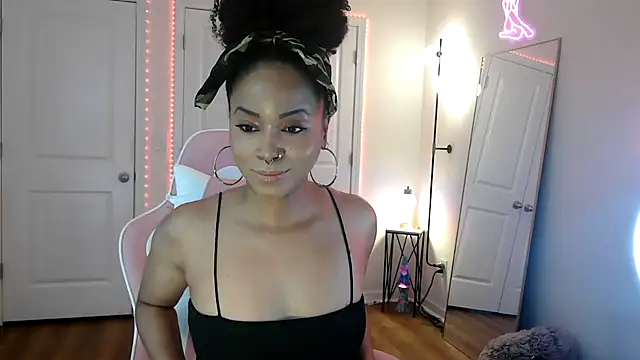 Snapshot of JazmineFoxx chatting on April 2, 5:54 pm JazmineFoxx online show from April 2, 5:54 pm