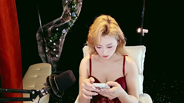 Snapshot of Lady-Mia777 chatting on March 7, 5:26 am Lady-Mia777 online show from March 7, 5:26 am