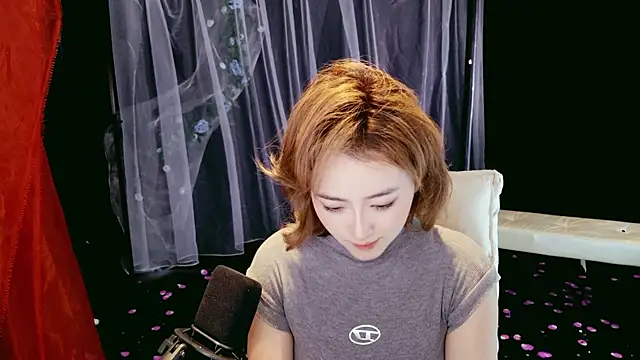 Snapshot of Lady-Mia777 chatting on April 2, 2:53 am Lady-Mia777 online show from April 2, 2:53 am