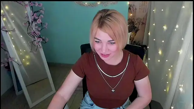 CuttieEmma online show from June 16, 1:14 pm