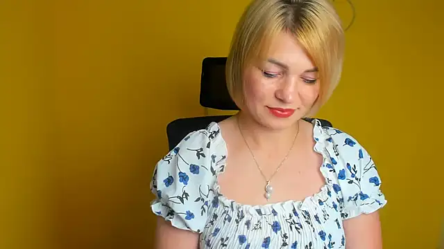 CuttieEmma online show from July 17, 5:58 am