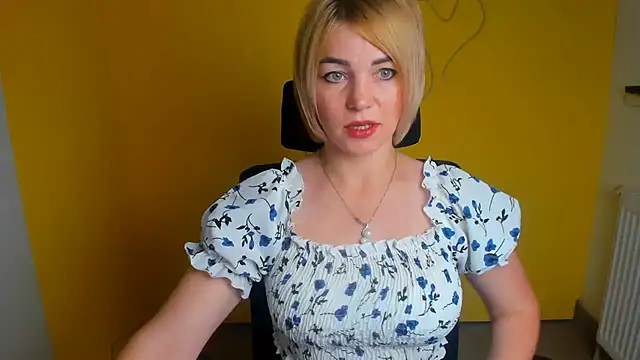 CuttieEmma online show from July 23, 12:25 pm
