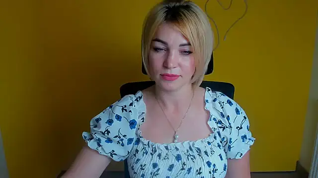 CuttieEmma online show from August 3, 11:37 am