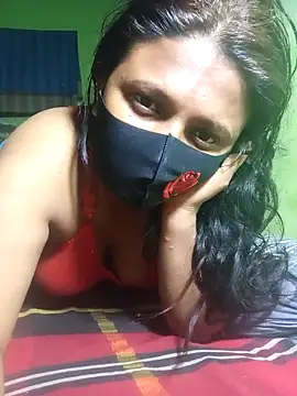 Snapshot of Romantic-Couple999 chatting on February 7, 8:45 pm Romantic-Couple999 online show from February 7, 8:45 pm