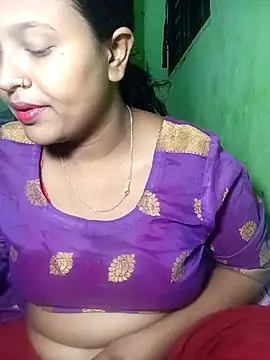 Snapshot of Romantic-Couple999 chatting on February 19, 4:36 pm Romantic-Couple999 online show from February 19, 4:36 pm