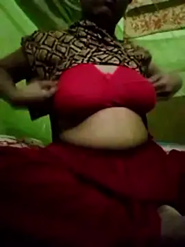 Romantic-Couple999 online show from May 1, 8:13 pm