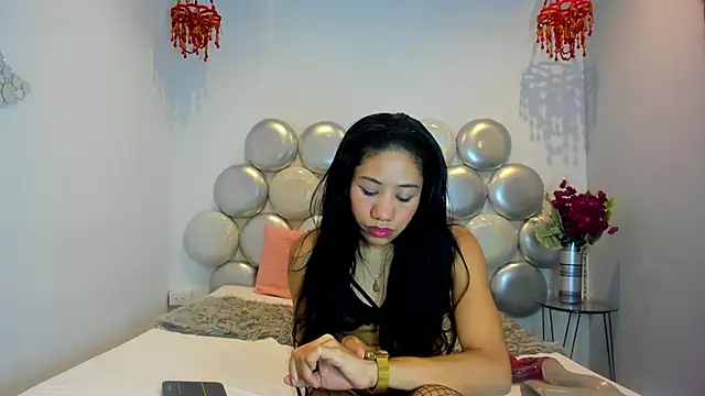 Snapshot of Lara_pons chatting on April 8, 2:17 pm Lara pons online show from April 8, 2:17 pm