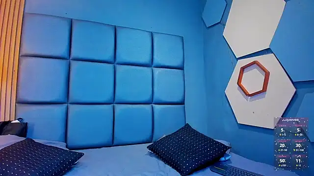 Snapshot of CORAL_FOX chatting on April 2, 5:38 am CORAL FOX online show from April 2, 5:38 am