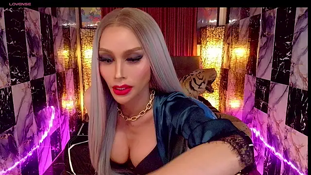 SeductiveSamanthaTS online show from May 14, 5:42 pm