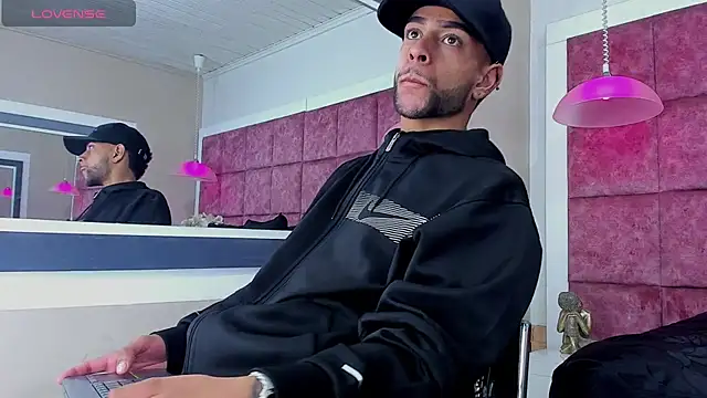 Aiden Cash7 online show from February 7, 4:05 am