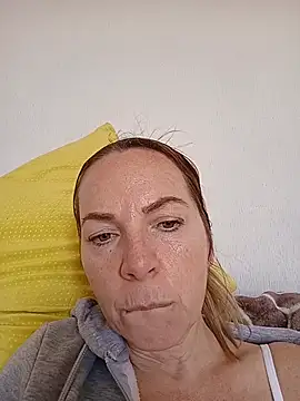 Snapshot of sexyrubyta chatting on February 22, 3:54 pm sexyrubyta online show from February 22, 3:54 pm