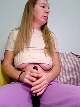 Snapshot of sexyrubyta chatting on March 20, 9:30 pm sexyrubyta online show from March 20, 9:30 pm