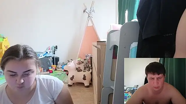 Snapshot of AlyaX_X chatting on April 10, 1:05 pm AlyaX X online show from April 10, 1:05 pm