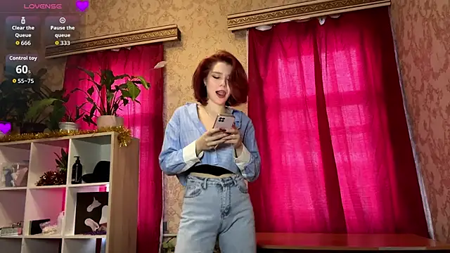 LaurynGeisinger online show from February 5, 1:49 pm