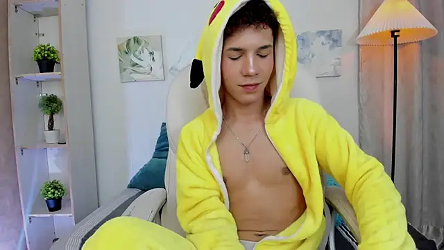 arlequiin  online show from February 4, 8:36 pm