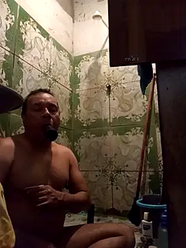 Snapshot of Sthriga chatting on March 20, 1:27 pm Sthriga online show from March 20, 1:27 pm