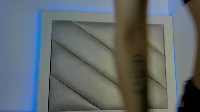 dakota cj online show from March 30, 9:27 pm