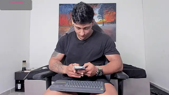 Snapshot of ryanwhite3 chatting on April 1, 12:55 am ryanwhite3 online show from April 1, 12:55 am