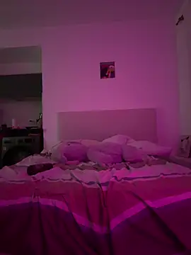 lolaaculaa online show from April 3, 7:28 am