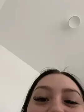 Snapshot of nikkiuk chatting on February 11, 9:58 am nikkiuk online show from February 11, 9:58 am