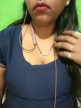 Snapshot of Parul-009 chatting on April 4, 6:00 am Parul-009 online show from April 4, 6:00 am