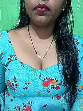 Snapshot of Parul-009 chatting on April 5, 5:37 am Parul-009 online show from April 5, 5:37 am