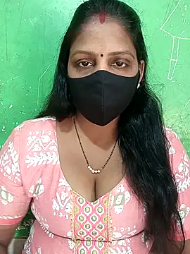 Snapshot of Parul-009 chatting on April 6, 9:43 am Parul-009 online show from April 6, 9:43 am