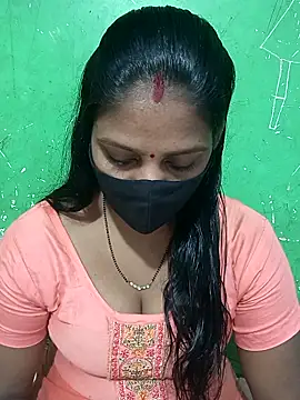 Snapshot of Parul-009 chatting on April 8, 6:02 am Parul-009 online show from April 8, 6:02 am