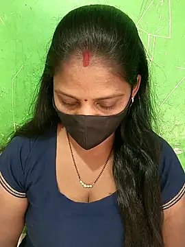 Snapshot of Parul-009 chatting on April 9, 9:04 am Parul-009 online show from April 9, 9:04 am