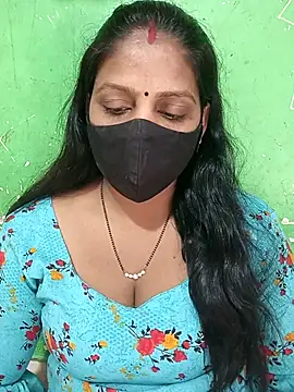 Snapshot of Parul-009 chatting on April 11, 9:02 am Parul-009 online show from April 11, 9:02 am