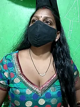 Snapshot of Parul-009 chatting on April 17, 10:18 am Parul-009 online show from April 17, 10:18 am